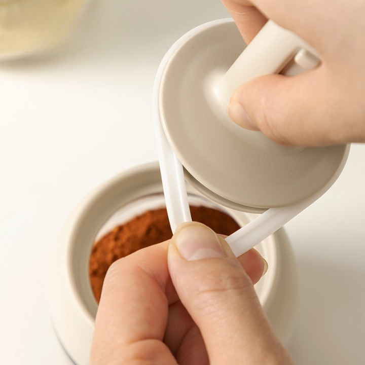 Retractable Spoon Jars