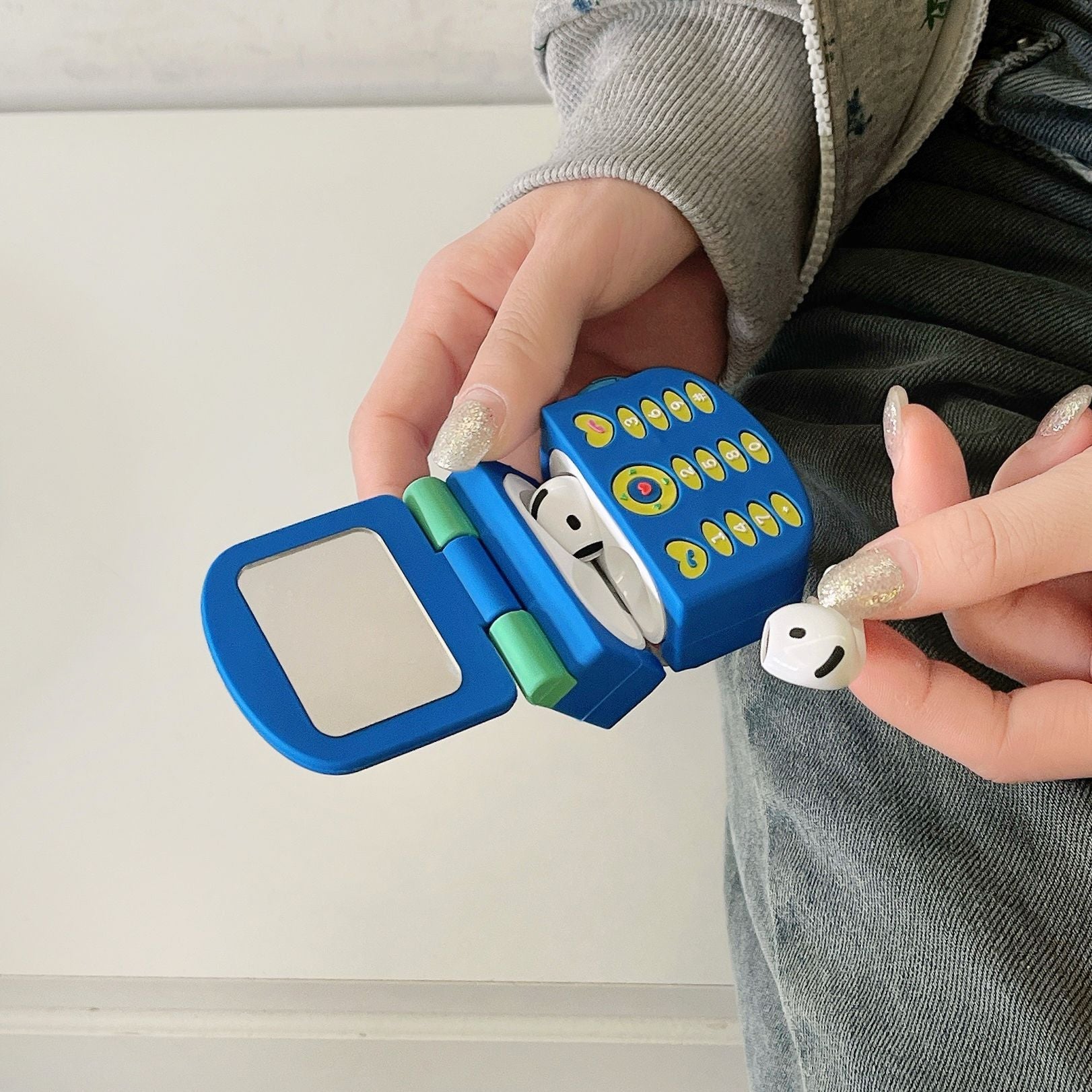 Shinchan Airpods Case